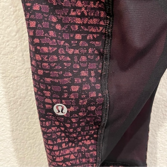 Lululemon Outrun 17" Crop leggings Shatter Weave Dust Coral Plum / Black size 8 - Picture 7 of 10